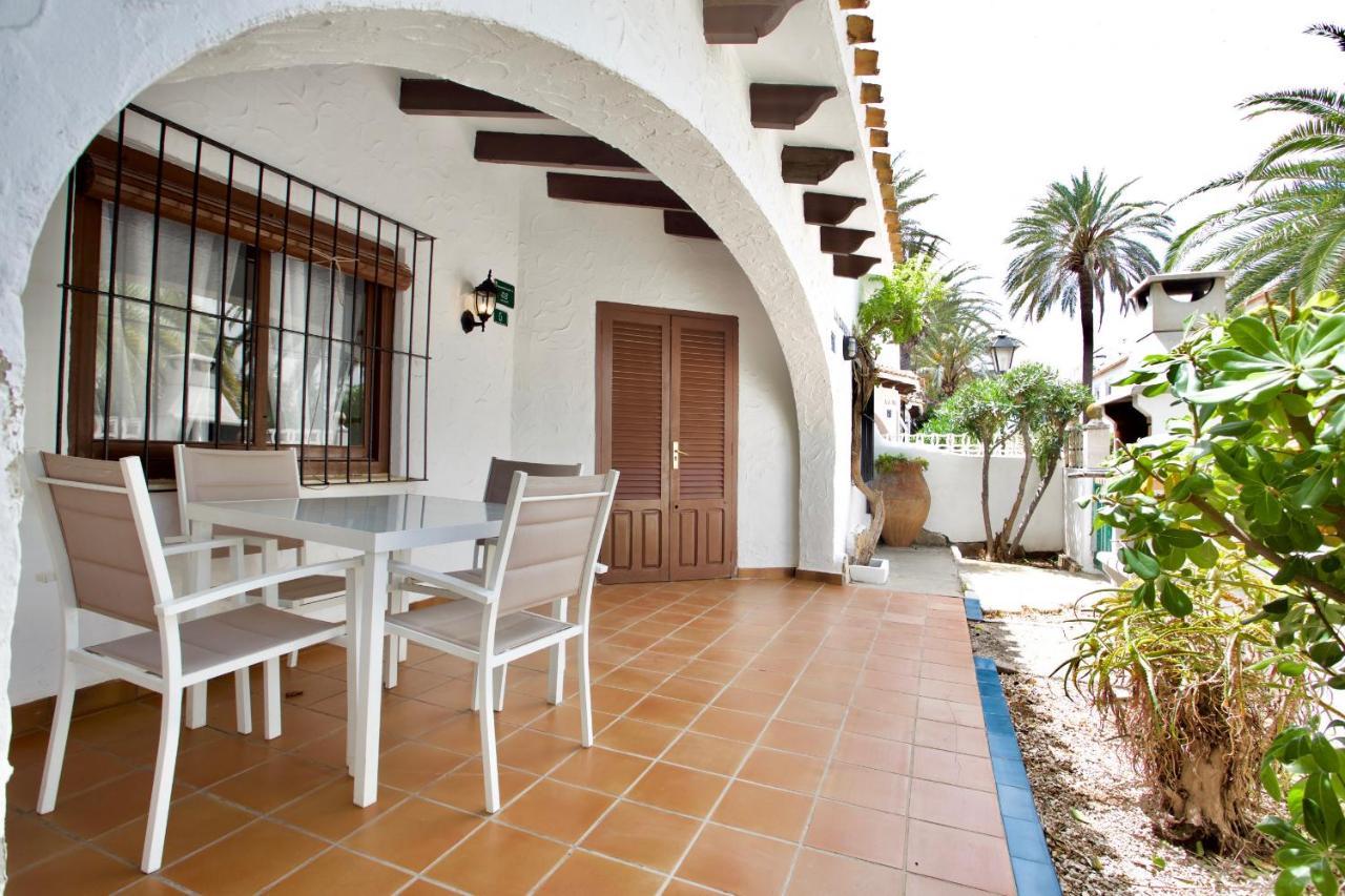 Urbanizacion El Oasis, 20 Villas En 1ª Linea Playa Denia Exterior photo
