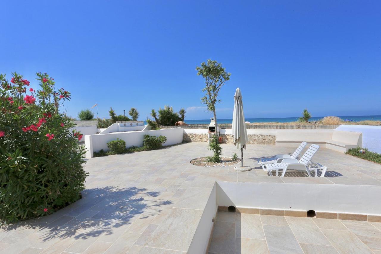 Urbanizacion El Oasis, 20 Villas En 1ª Linea Playa Denia Exterior photo
