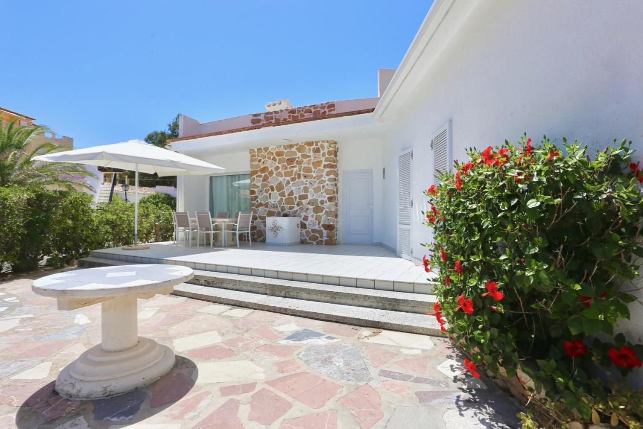 Urbanizacion El Oasis, 20 Villas En 1ª Linea Playa Denia Exterior photo