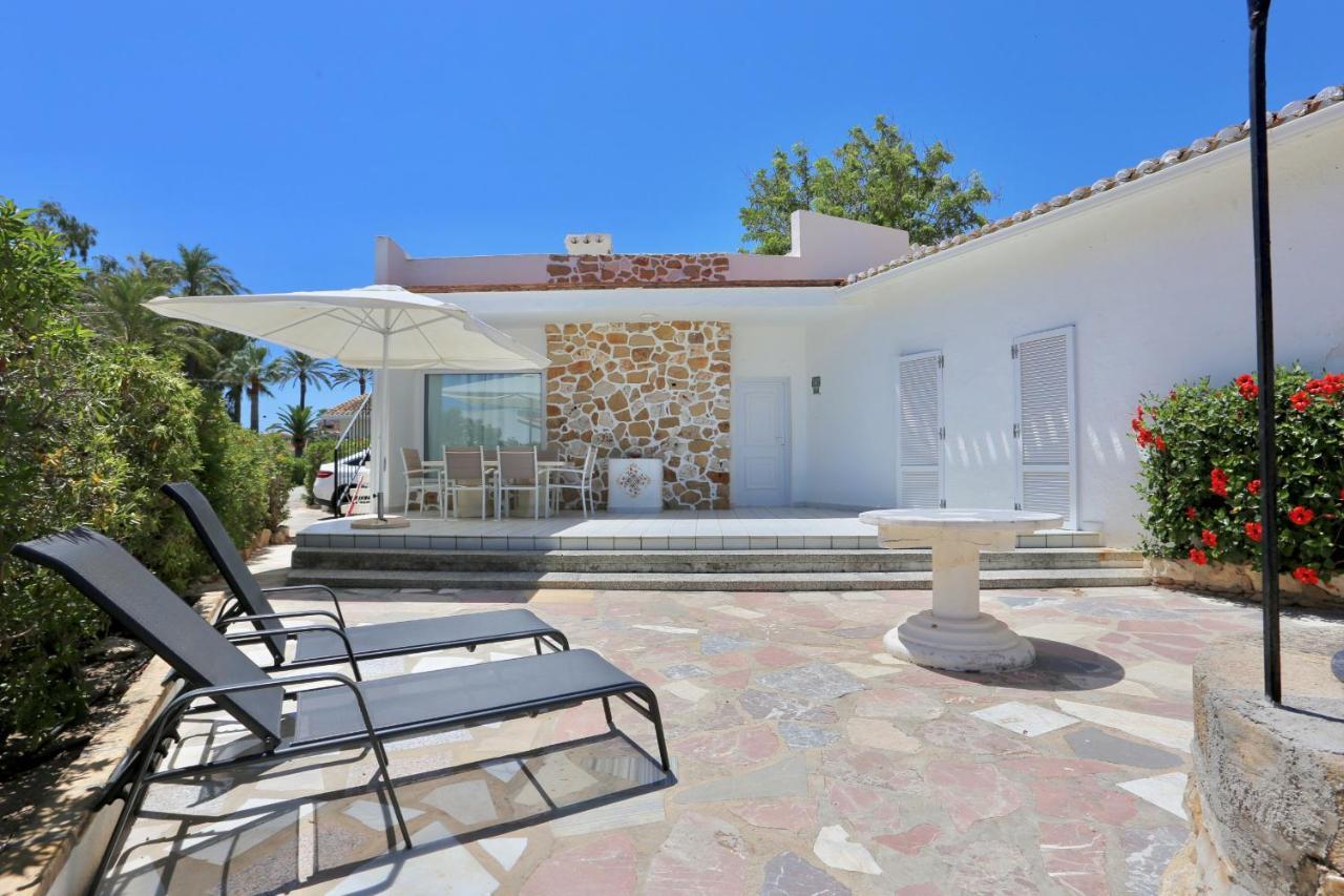 Urbanizacion El Oasis, 20 Villas En 1ª Linea Playa Denia Exterior photo
