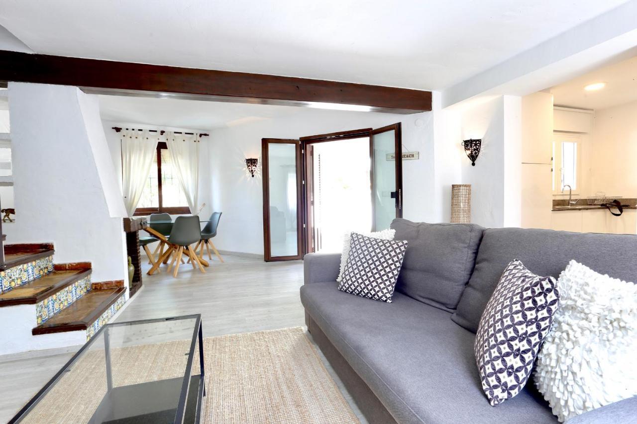 Urbanizacion El Oasis, 20 Villas En 1ª Linea Playa Denia Exterior photo